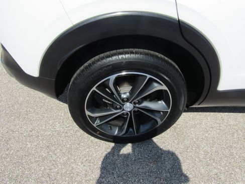 Used 2021 Buick Encore GX Essence AWD/4WD image 11