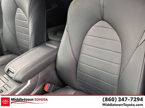 Used 2021 Toyota Highlander XLE AWD/4WD image 15