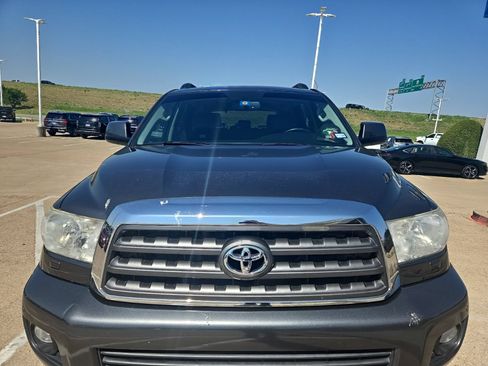 Used 2017 Toyota Sequoia SR5 w/ Premium Package RWD image 2