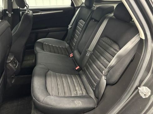 Used 2016 Ford Fusion SE FWD image 7