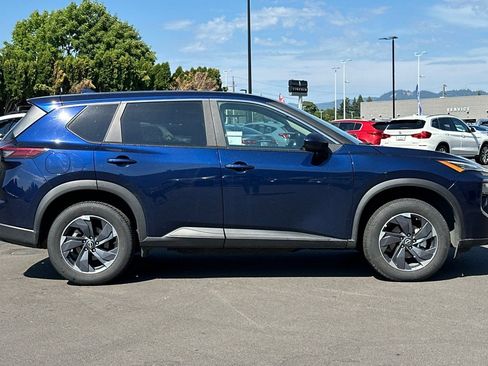 Used 2025 Nissan Rogue SV FWD image 3
