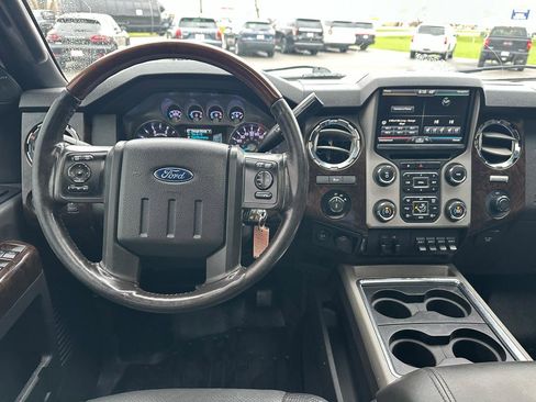Used 2016 Ford F250 Platinum image 3
