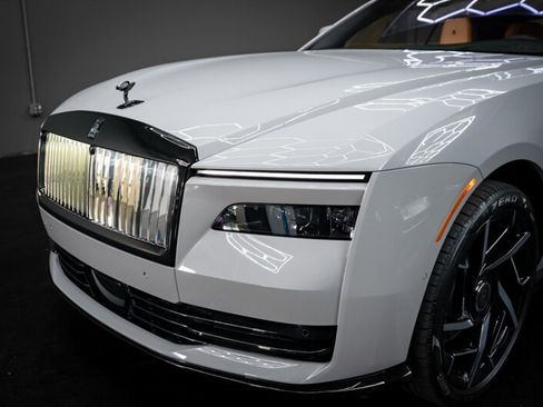 Used 2025 Rolls-Royce Spectre Black Badge w/ Spectre Enhancement Package image 22