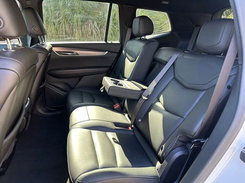 Used 2021 Cadillac XT6 Luxury FWD image 36