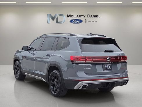Used 2025 Volkswagen Atlas Peak Edition SE AWD/4WD image 4