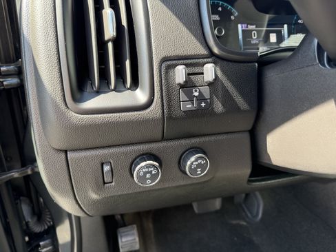 Used 2018 Chevrolet Colorado LT w/ Luxury Package, Chrome AWD/4WD image 13