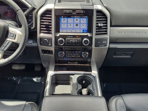 Used 2019 Ford F250 Lariat w/ Lariat Ultimate Package AWD/4WD image 14