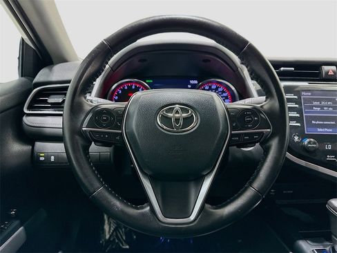 Used 2019 Toyota Camry XSE image 11