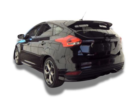 Used 2017 Ford Focus ST FWD image 3