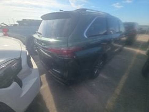 Used 2025 Toyota Sienna Platinum AWD/4WD image 4