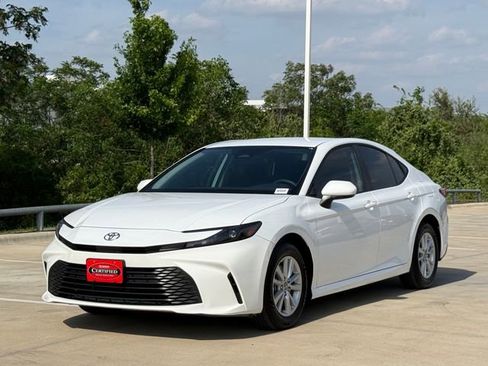 Used 2025 Toyota Camry LE image 6