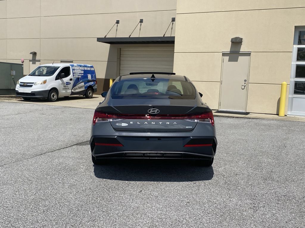 New 2026 Hyundai Elantra Limited FWD image 7