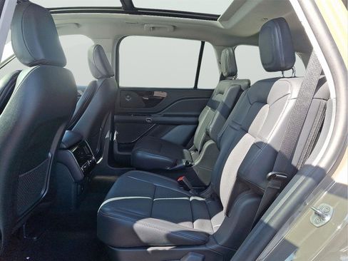 New 2025 Lincoln Aviator AWD w/ Equipment Group 101A image 8