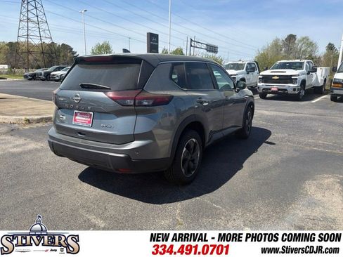 Used 2024 Nissan Rogue SV image 5