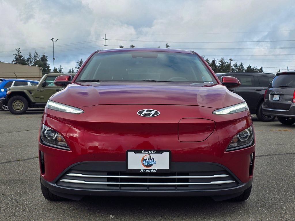 Used 2023 Hyundai Kona SE FWD image 2