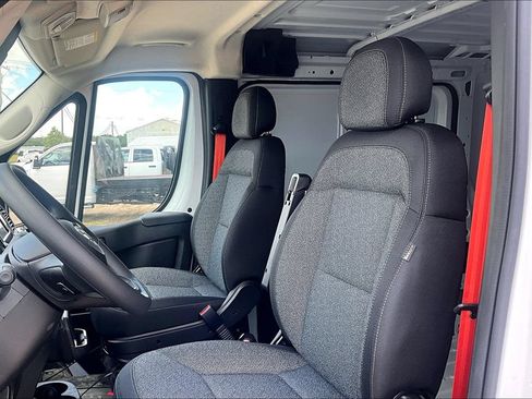 New 2024 RAM ProMaster 2500 w/ Convenience Group FWD image 8
