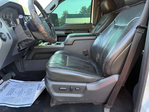 Used 2012 Ford F250 Lariat w/ Lariat Interior Pkg image 65