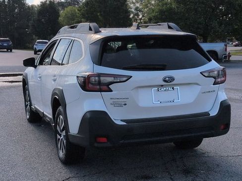 Used 2023 Subaru Outback Premium AWD/4WD image 5