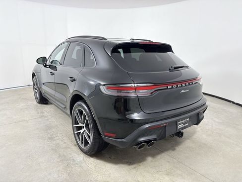 Certified 2025 Porsche Macan image 3