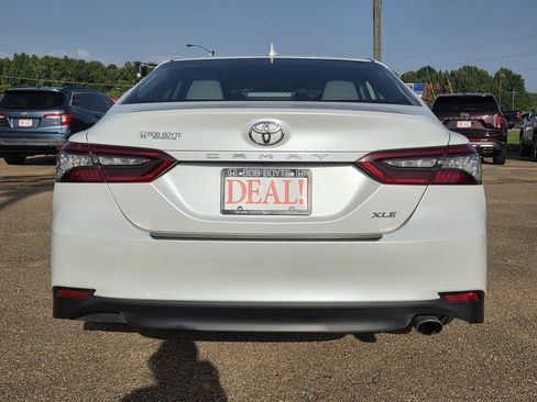 Used 2022 Toyota Camry XLE FWD image 6