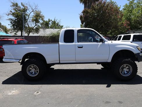 Used 2000 Toyota Tacoma 4x4 Xtracab V6 w/ SR5 Pkg image 3