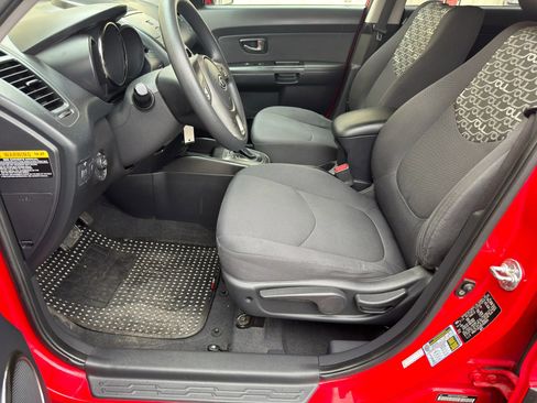 Used 2011 Kia Soul + w/ Audio Pkg FWD image 5