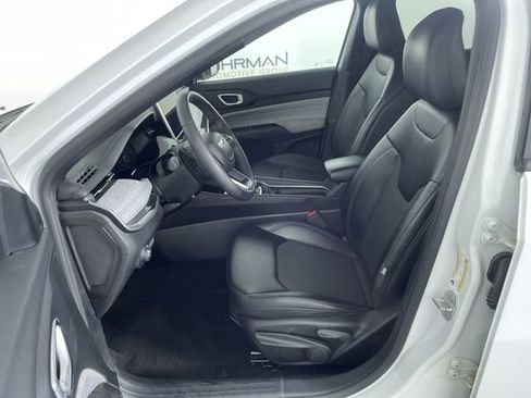 Used 2024 Jeep Compass Latitude image 19