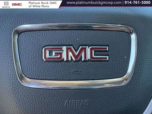 Used 2024 GMC Terrain SLE w/ Driver Convenience Package image 32