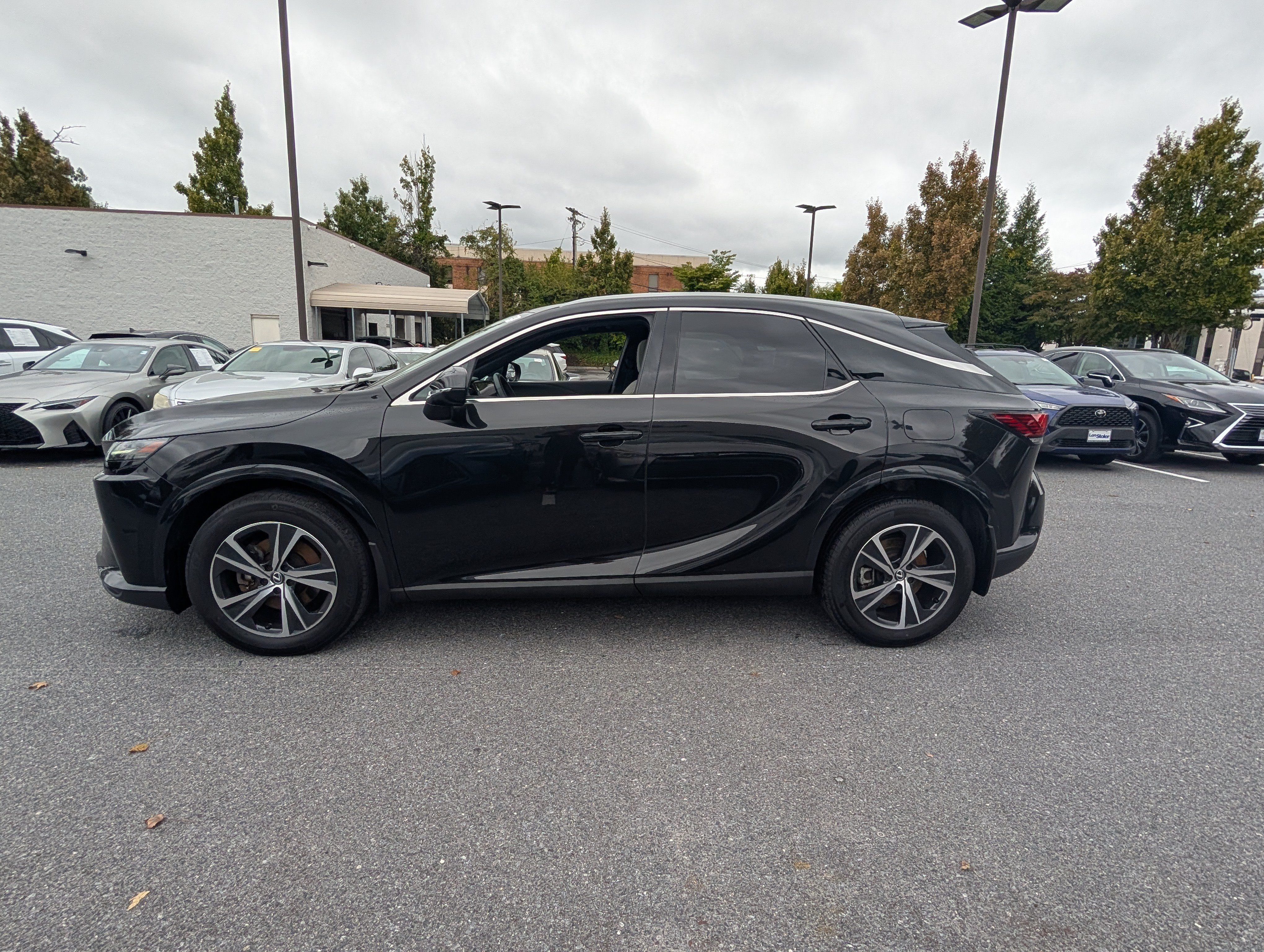Used 2023 Lexus RX 350 Premium w/ Accessory Package AWD/4WD image 6
