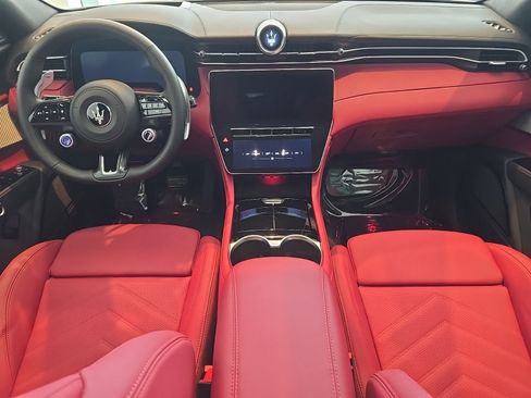 New 2025 Maserati Grecale Modena image 13