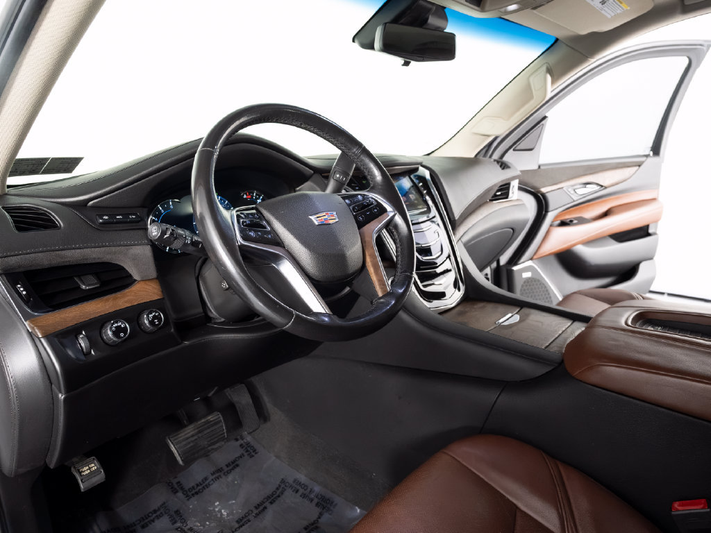 Used 2019 Cadillac Escalade Luxury AWD/4WD image 25