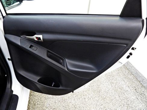 Used 2013 Toyota Matrix L FWD image 12