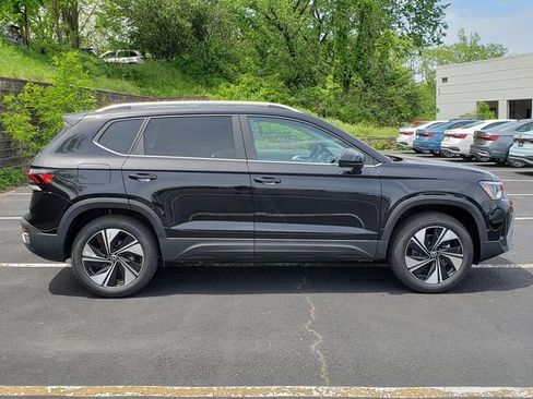 New 2026 Volkswagen Taos SE AWD/4WD image 2