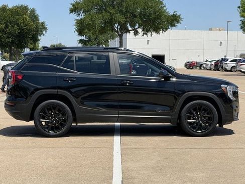 Used 2024 GMC Terrain SLE w/ Driver Convenience Package FWD image 3