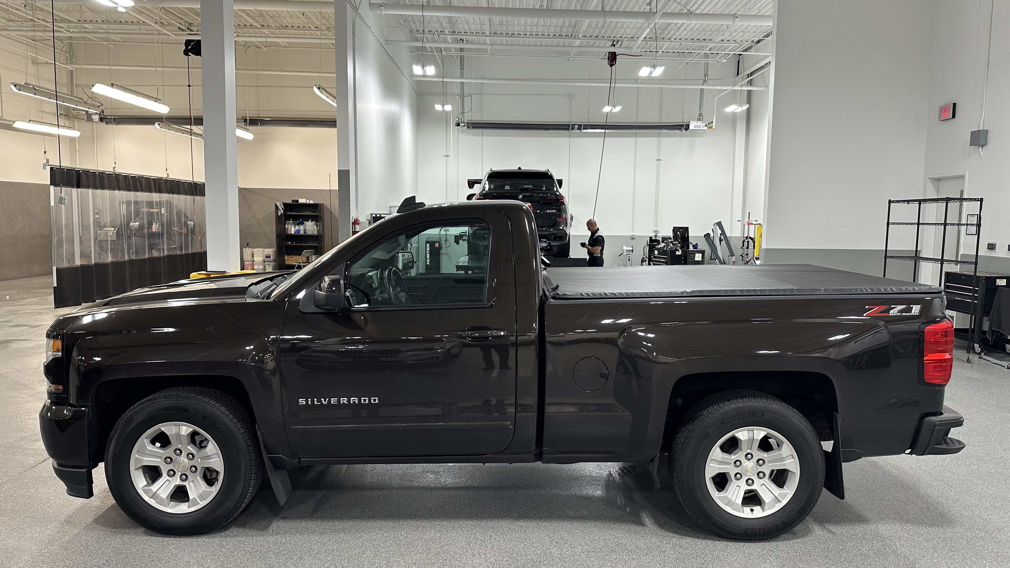 Used 2018 Chevrolet Silverado 1500 LT w/ LT Convenience Package AWD/4WD image 8