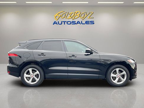 Used 2018 Jaguar F-PACE Premium image 2