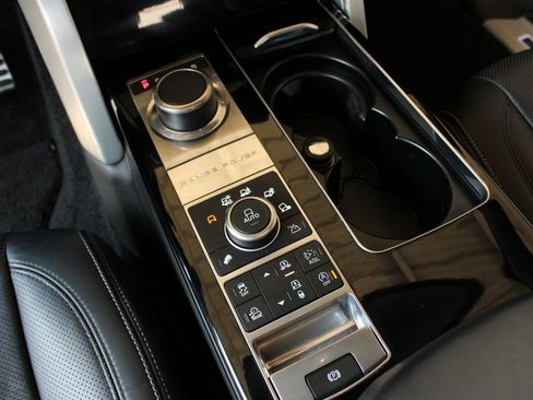 Used 2016 Land Rover Range Rover Autobiography image 17