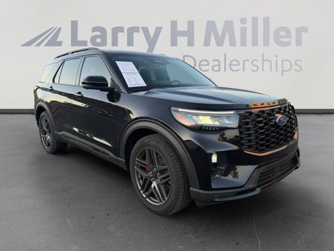 Used 2025 Ford Explorer ST AWD/4WD image 7