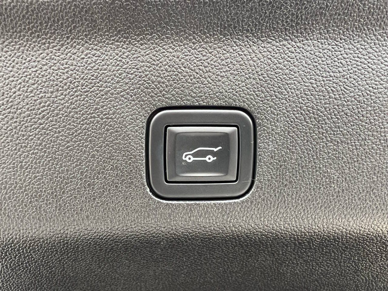 Used 2023 Chevrolet Suburban RST w/ Sport Performance Package AWD/4WD image 33