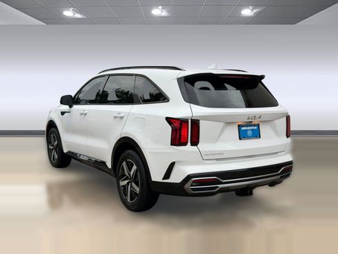 Used 2023 Kia Sorento EX w/ Panoramic Sunroof Package FWD image 3