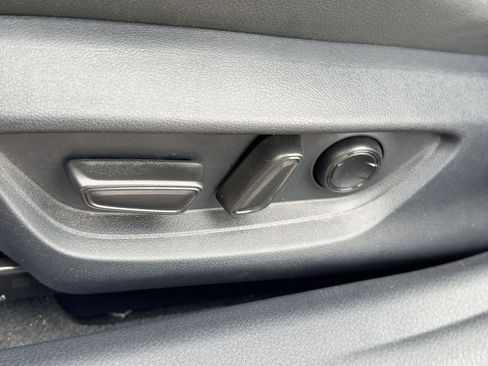 Used 2025 Toyota Camry XLE w/ Premium Package image 13