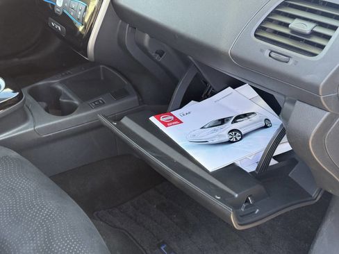 Used 2017 Nissan Leaf SV FWD image 35