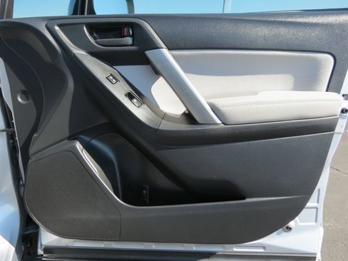 Used 2015 Subaru Forester 2.5i Premium w/ All-Weather Package image 30