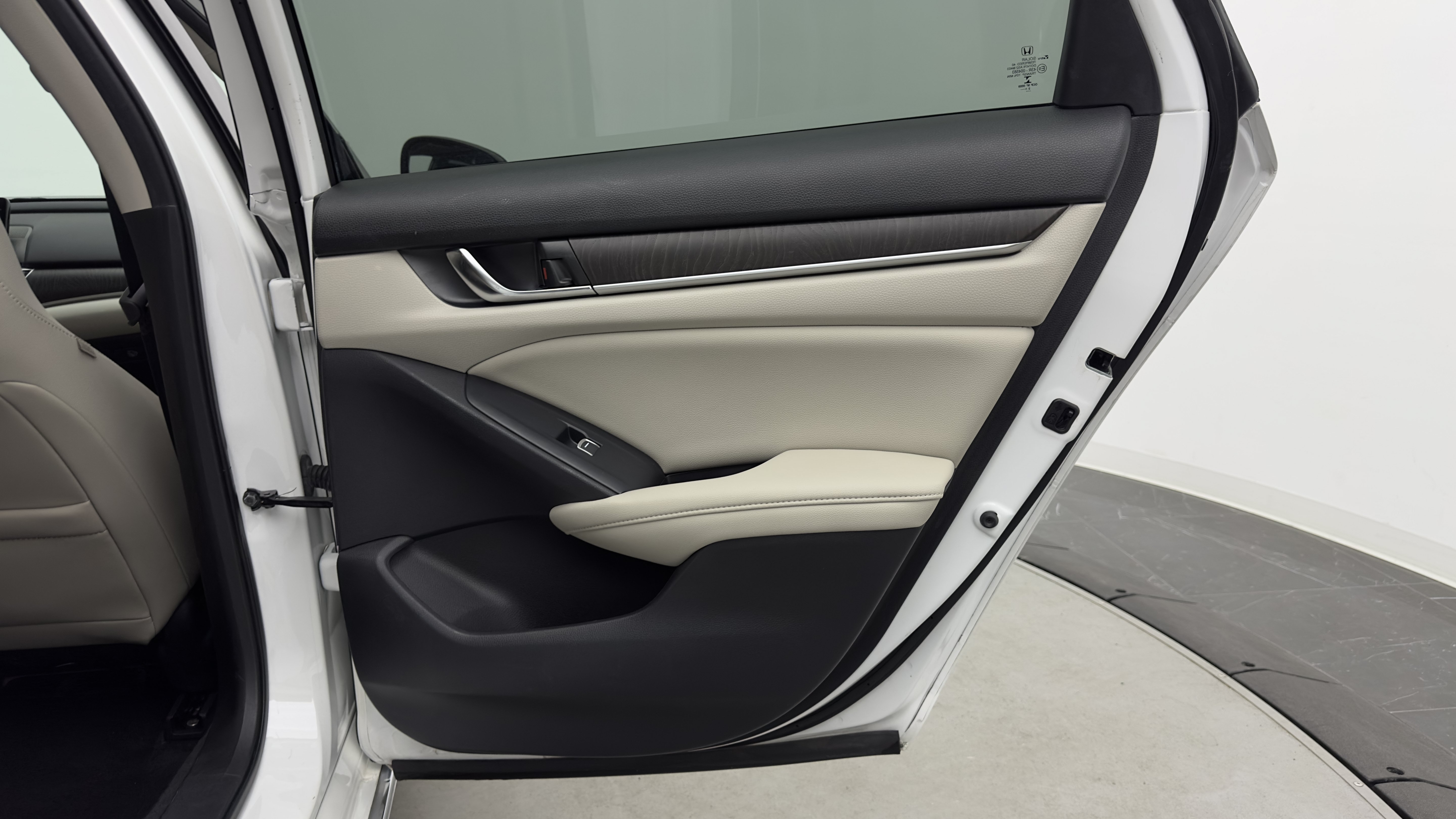 Used 2022 Honda Accord EX-L image 29