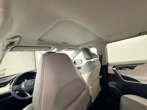 Used 2022 Toyota RAV4 XLE Premium FWD image 16