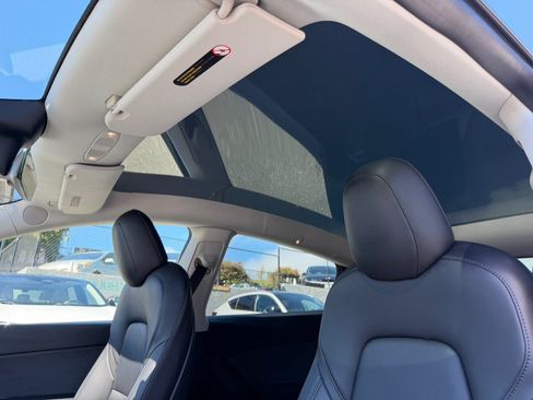 Used 2022 Tesla Model Y Performance AWD/4WD image 16