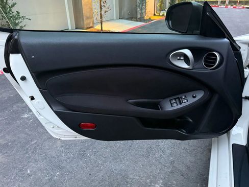 Used 2016 Nissan 370Z Coupe image 21