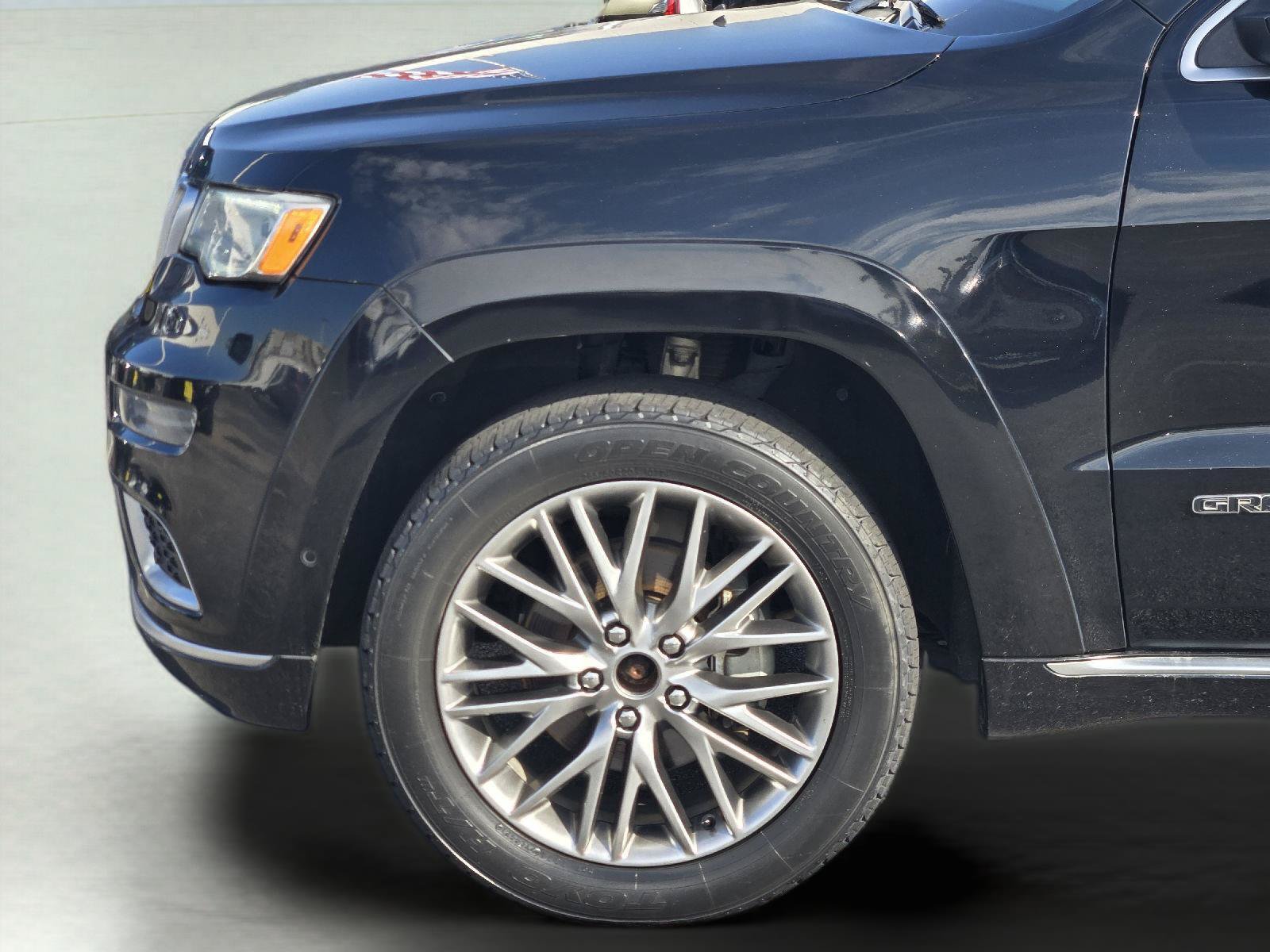 Used 2017 Jeep Grand Cherokee Summit AWD/4WD image 9