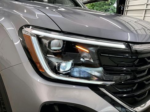 New 2026 Volkswagen Atlas Cross Sport SE image 31