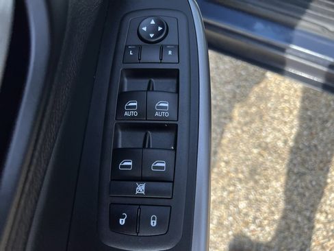 Used 2022 Jeep Cherokee Limited w/ Mopar Interior Package image 27